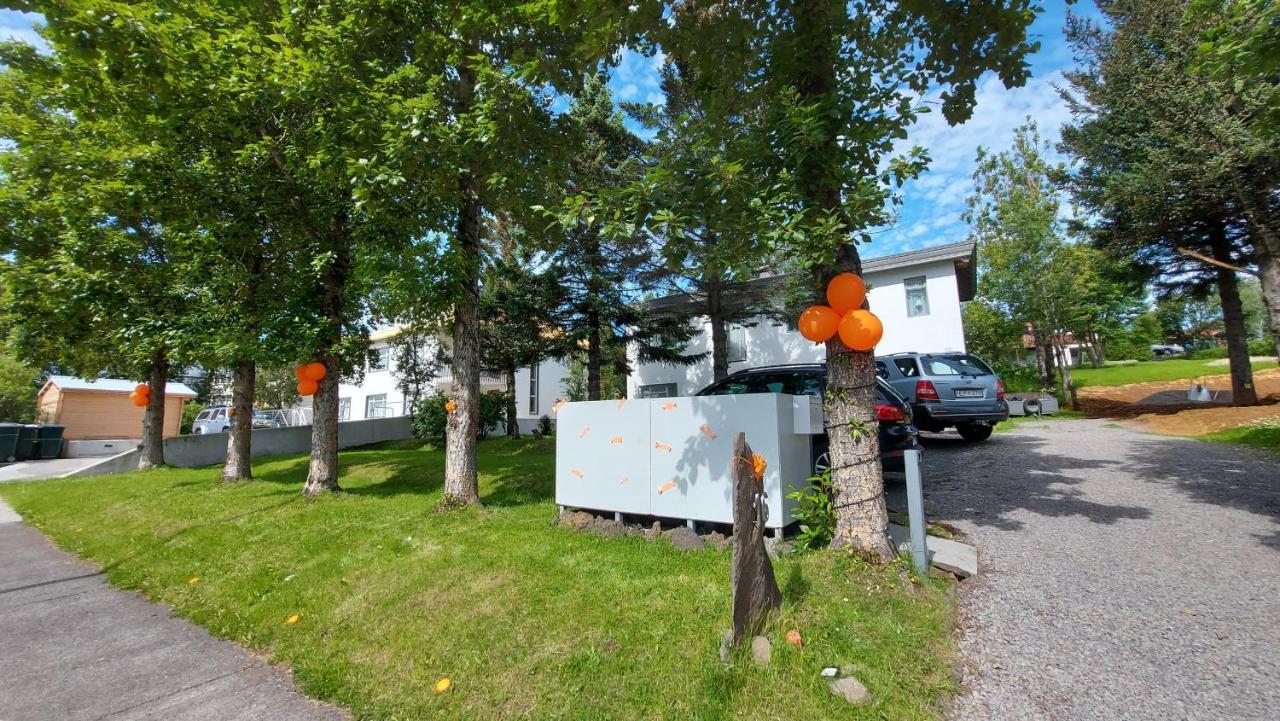 B&B Rooms Husavik 1 Екстер'єр фото