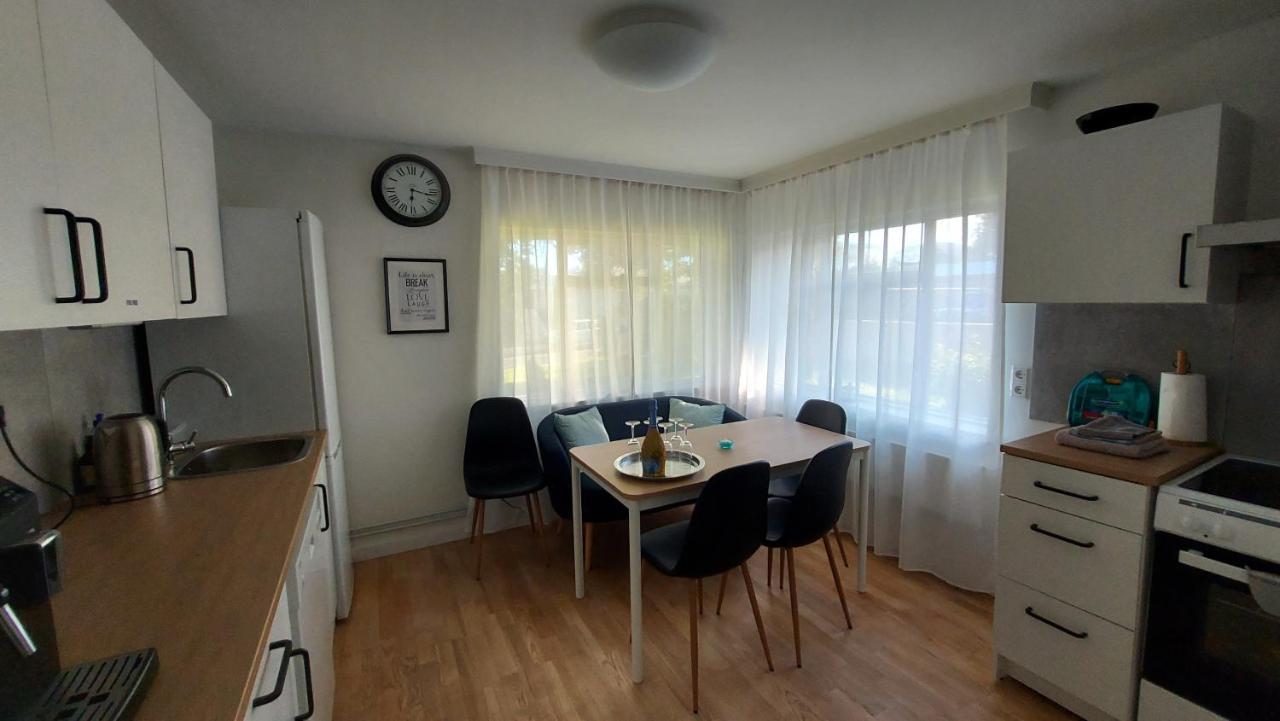 B&B Rooms Husavik 1 Екстер'єр фото