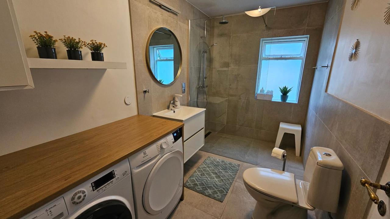 B&B Rooms Husavik 1 Екстер'єр фото